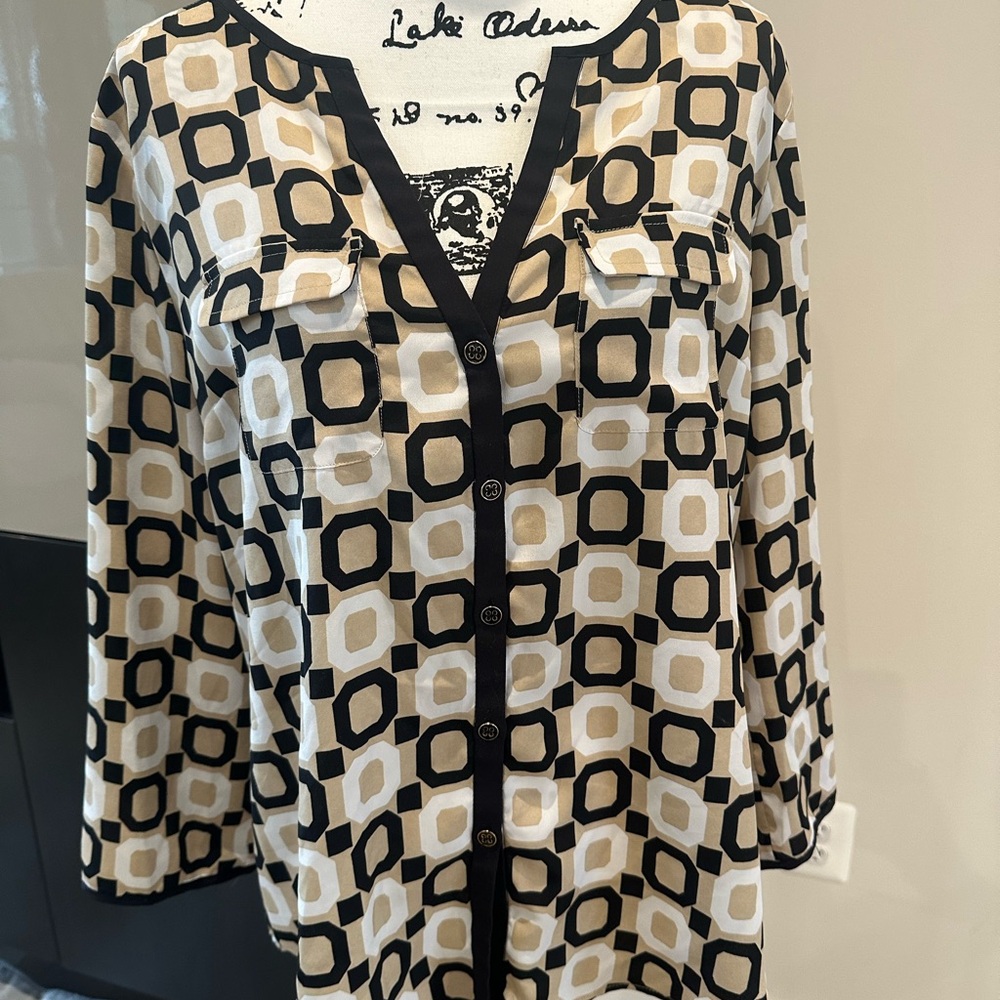 🩵New York & Company Black and Cream Patterned Button-Down Shirt - Picture 1 of 9